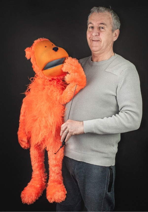 Dukkemaker Sean Morrissey med Kriserådgiveren